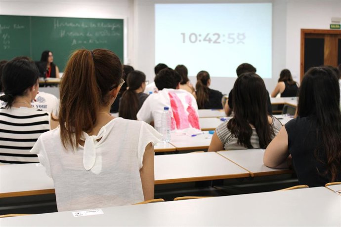 Archivo - Prueba de la PEvAU extraordinaria en la Universidad de Sevilla, en foto de archivo.