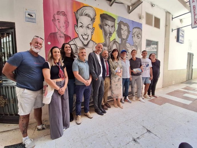La ministra de Igualdad, Ana Redondo, visita el Pasaje Begoña en Torremolinos (málaga).