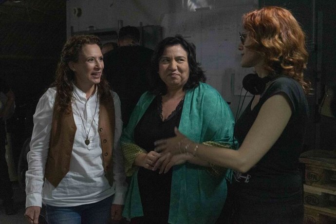 La diputada provincial Matilde Díaz visita el rodaje de 'El método M.0', de Rocío Salas Juárez.