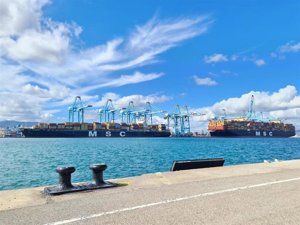 Archivo - Vista de portacontenedores en el puerto de Algeciras (Cádiz)