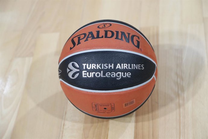 Archivo - Bola do jogo da Euroliga durante a partida de basquete da Turkish Airlines Euroleague entre LDLC ASVEL Villeurbanne e Zalgiris Kaunas em 10 de novembro de 2022 no Astroballe em Villeurbanne, França - Foto Romain Biard / Isports / DPPI