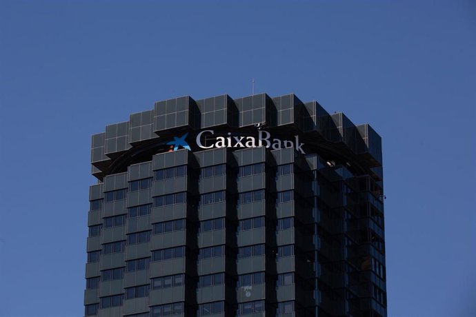 Archivo - Fachada de la sede de CaixaBank