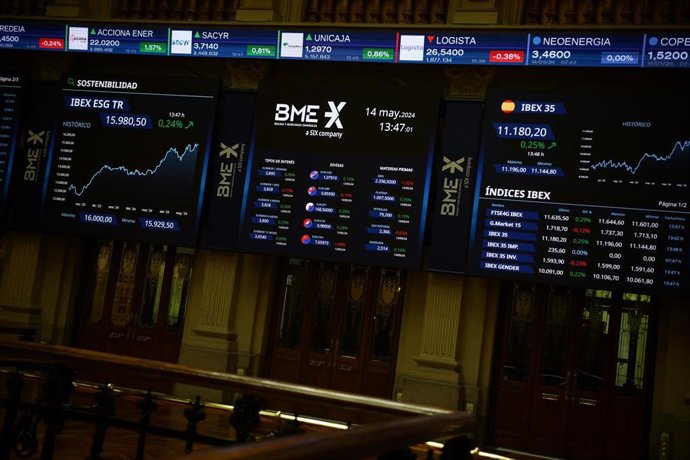 Archivo - Un panel del Ibex 35, en el Palacio de la Bolsa, a 14 de mayo de 2024, en Madrid (España). 