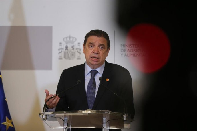Archivo - El ministro de Agricultura, Pesca y Alimentación, Luis Planas, comparece en rueda de prensa.