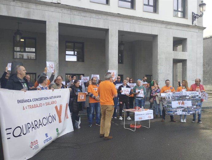 Archivo - Concentración de los maestros de la concertada.