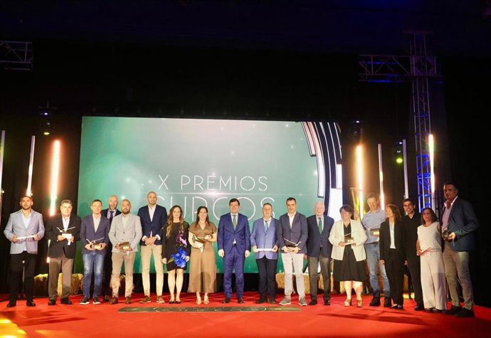 El Presidente De La Junta, Alfonso Fernández Mañueco, Ha Clausurado Este Jueves En La Localidad Zamorana De Benavente La X Edición De Los Premios Surcos, Organizados Por Castilla Y León Televisión