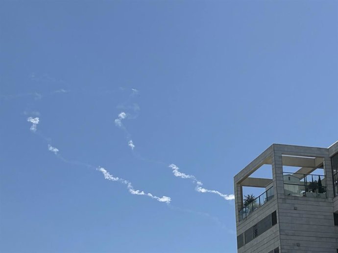 Archivo - Imagen de archivo de las defensas aéreas de Israel interceptando un misil lanzado por los hutíes