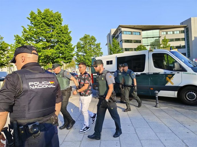 El acusado por la muerte de Cristina Cabo a su llegada a los juzgados de Lugo