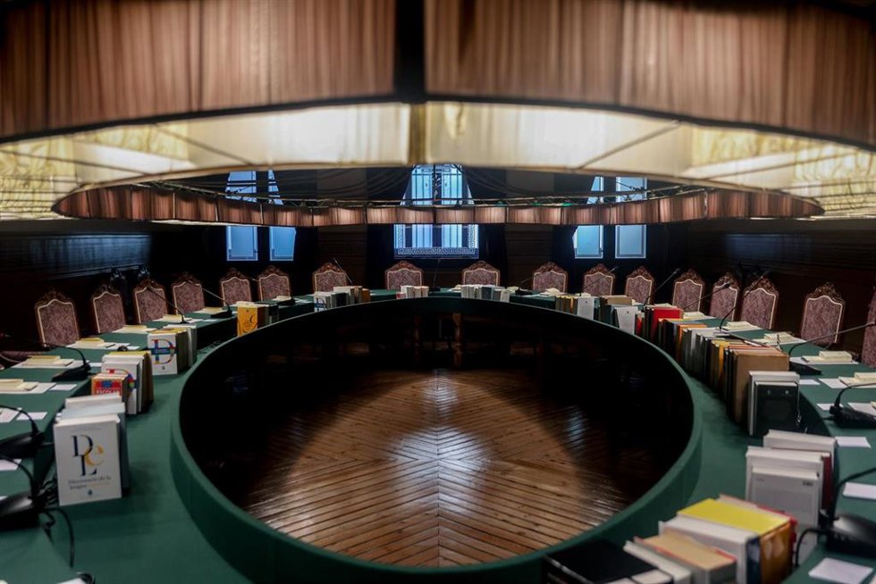 Archivo - Salón de plenos en la sede de la Real Academia Española, a 8 de octubre de 2023, en Madrid (España). 