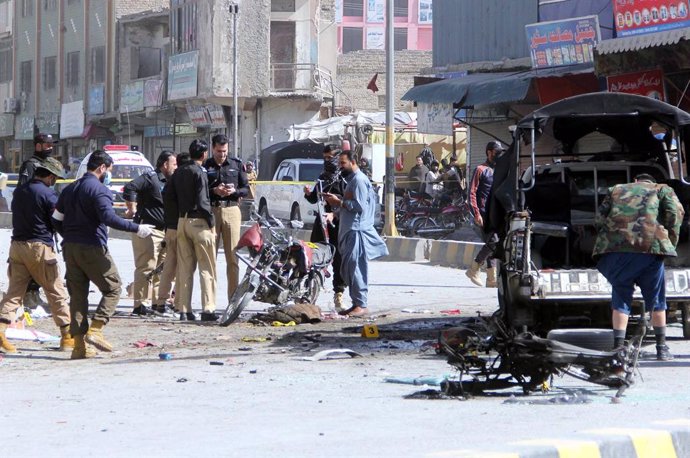 Archivo - March 27, 2025, Pakistan: QUETTA, PAKISTAN, MAR 27: View of site while security officials are cordon off the site for .inspection and investigation after an explosion on Double road in Quetta on Thursday, March 27, .2025. A powerful explosion st