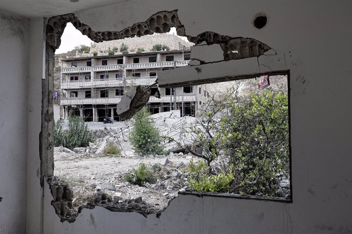 Archivo - August 21, 2024, Hanaway, Lebanon: General view of a damaged house in the village of Hanaouay, south Lebanon, where Hezbollah soldier Ali Ahmad Hissein was killed in July 2024 in an Israel Defense Forces (IDF) strike that also injured eight peop
