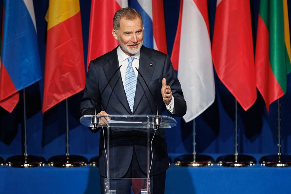 Archivo - El Rey Felipe VI durante el Foro sobre el Futuro del Mediterráneo en el Palacio de Congresos, a 3 de abril de 2025 en Granada 