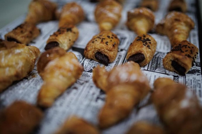 Archivo - Una bandeja con dulces.