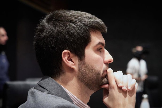 Archivo - El portavoz de Contigo-Zurekin en el Parlamento de Navarra, Carlos Guzmán.