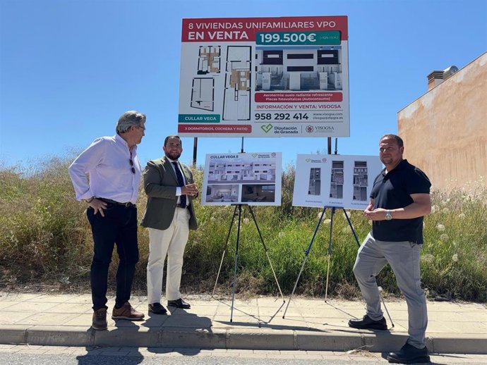 De izquierda a derecha, Pepe Torrente, de Visogsa, José Ramón Jiménez, diputado provincial de Obras, y Jorge Sánchez, alcalde de Cúllar Vega