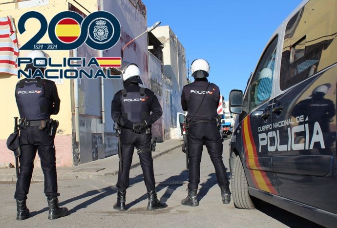 Dotación de Policía Nacional en Granada