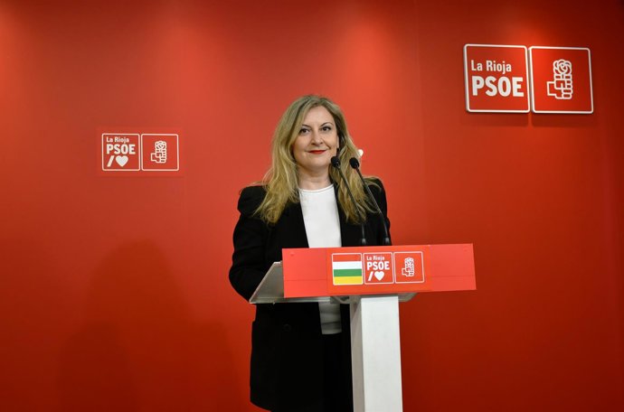 La secretaria de Organización del PSOE de La Rioja, Emilia Fernández, en comparecencia de prensa