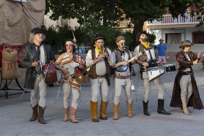 La Red Andaluza de Teatros Públicos ha programado, en colaboración con los ayuntamientos sevillanos de Bormujos, Arahal, Gines, Valencina de la Concepción, Cantillana y Las Cabezas de San Juan, un total de siete funciones de teatro, música y circo para