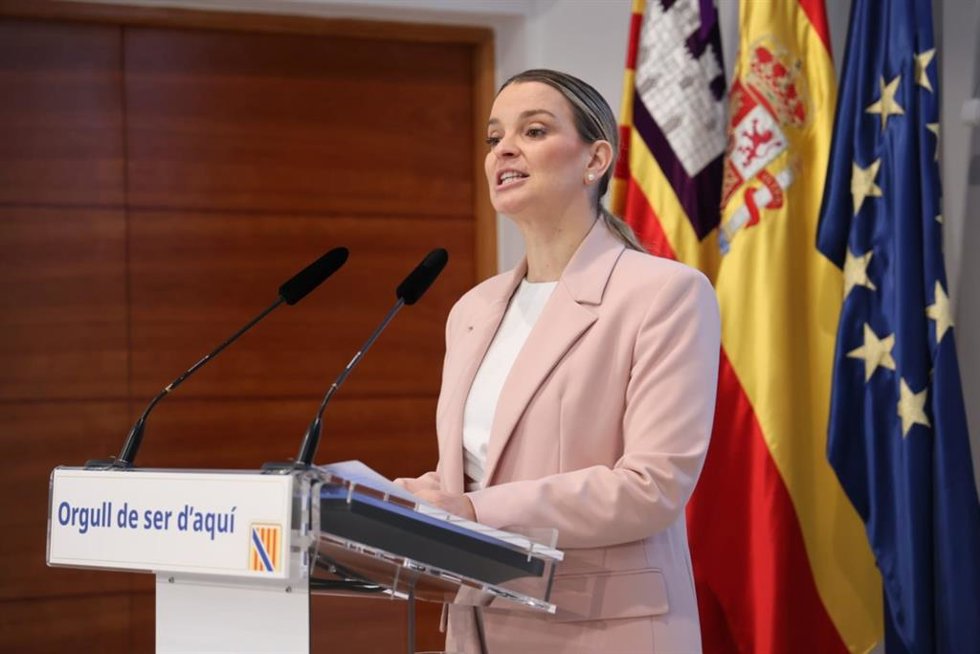 La presidenta del Govern, Marga Prohens, en la rueda de prensa.
