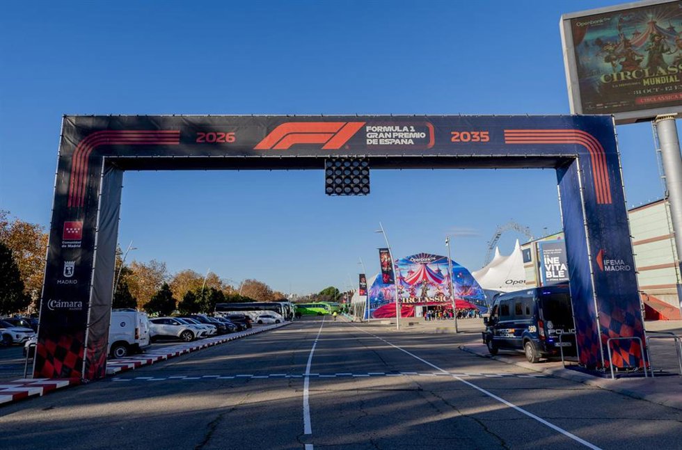 Archivo - Arco de salida que tendrá el Gran Premio de España de Fórmula 1, en IFEMA Madrid, a 5 de diciembre de 2024, en Madrid (España).