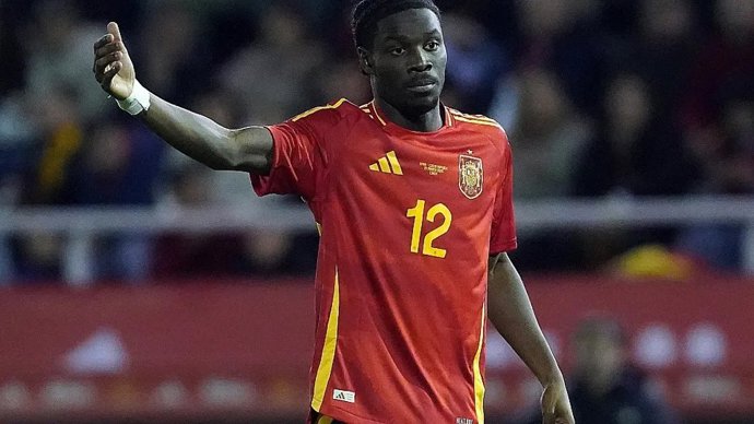 Eliezer Mayenda durante un partido con la Sub-21