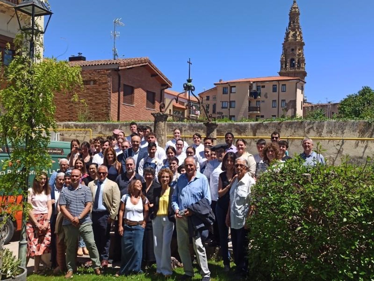El proyecto  Un gran salto de 72 centímetros , reconocido con una beca Dualiza por su innovación en el ámbito de la FP