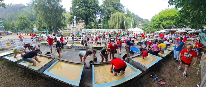 Campeonato nacional de bateo de oro de 2024 en Navelgas.