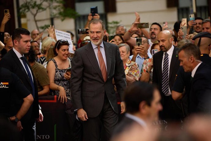 Visita del rey Felipe VI a la basílica de la Virgen de las Angustias de Granada.