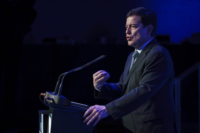 Archivo - El presidente de la Junta de Castilla y León, Alfonso Fernández Mañueco, interviene durante la cuarta jornada de la V edición del foro ‘Wake Up, Spain!’, en Casa de América, a 3 de abril de 2025, en Madrid (España)