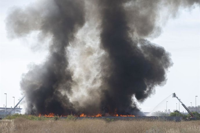 Incendi En Una Nau Industrial A Almassora