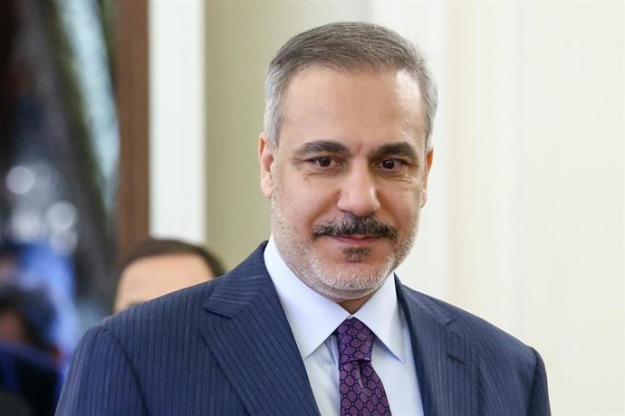 El ministro de Exteriores de Turquía, Hakan Fidan, durante una reunión en Moscú con su homólogo de Rusia, Sergei Lavrov, el 27 de mayo de 2025 (archivo)