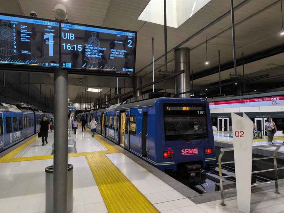 Metro en la estación Intermodal de Palma.