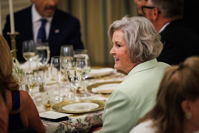 19 de maio de 2025, Washington, Distrito de Columbia, EUA: A chefe de gabinete da Casa Branca, Susie Wiles, participa de um jantar do Conselho do Kennedy Center com o presidente dos Estados Unidos, Donald Trump (não retratado), na Sala de Jantar do Estado