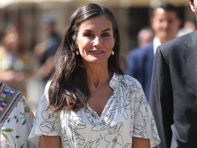 La Reina Letizia durante la inauguración de la 84ª Feria del Libro de Madrid en el Parque del Retiro