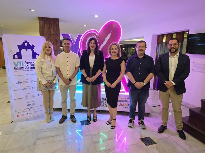 Integrantes de IberTurismo junto a la secretaria general de la UIM, María García, y las diputadas almerienses, acompañados por representantes de Costa Rica, Colombia y Huelva durante la cumbre celebrada en Zapopan (México).