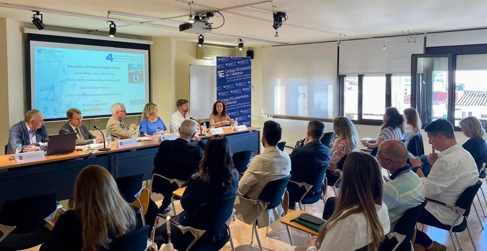 El sector turístico de Costa Daurada y Terres de l'Ebre (Tarragona) pide "gestión inteligente" para combatir la estacionalidad.