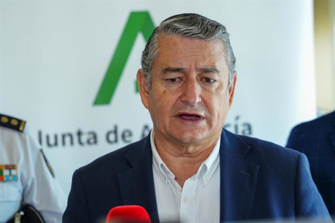 El consejero de la Presidencia, Interior, Diálogo Social y Simplificación Administrativa, Antonio Sanz, antes de presidir la Junta Regional de Coordinación y Mando de la Unidad de Policía Nacional Adscrita a la Comunidad Autónoma de Andalucía.
