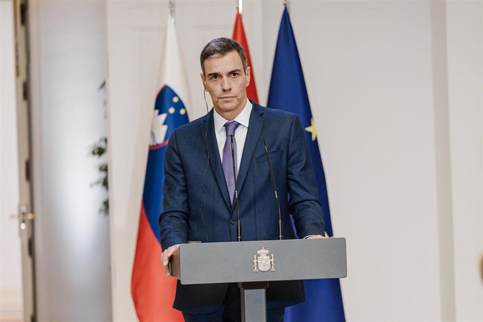 El presidente del Gobierno, Pedro Sánchez, ofrece una rueda de prensa tras un encuentro con el primer ministro de la República de Eslovenia, Robert Golob, en el Palacio de la Moncloa, a 29 de mayo, en Madrid (España). 