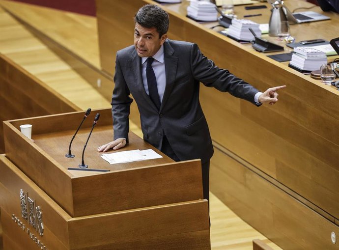 Archivo - El 'president' de la Generalitat, Carlos Mazón, en una imagen de archivo en Les Corts