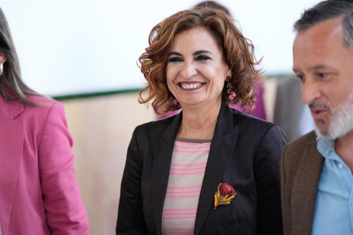 La secretaria general del PSOE-A, María Jesús Montero a su llegada a la  atencion a los medios de comunicación La secretaria general del PSOE-A,