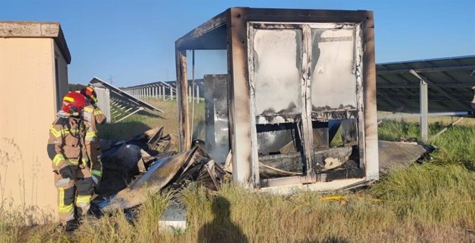 Incendio en una planta solar en Frechilla de Almazán (Soria) .