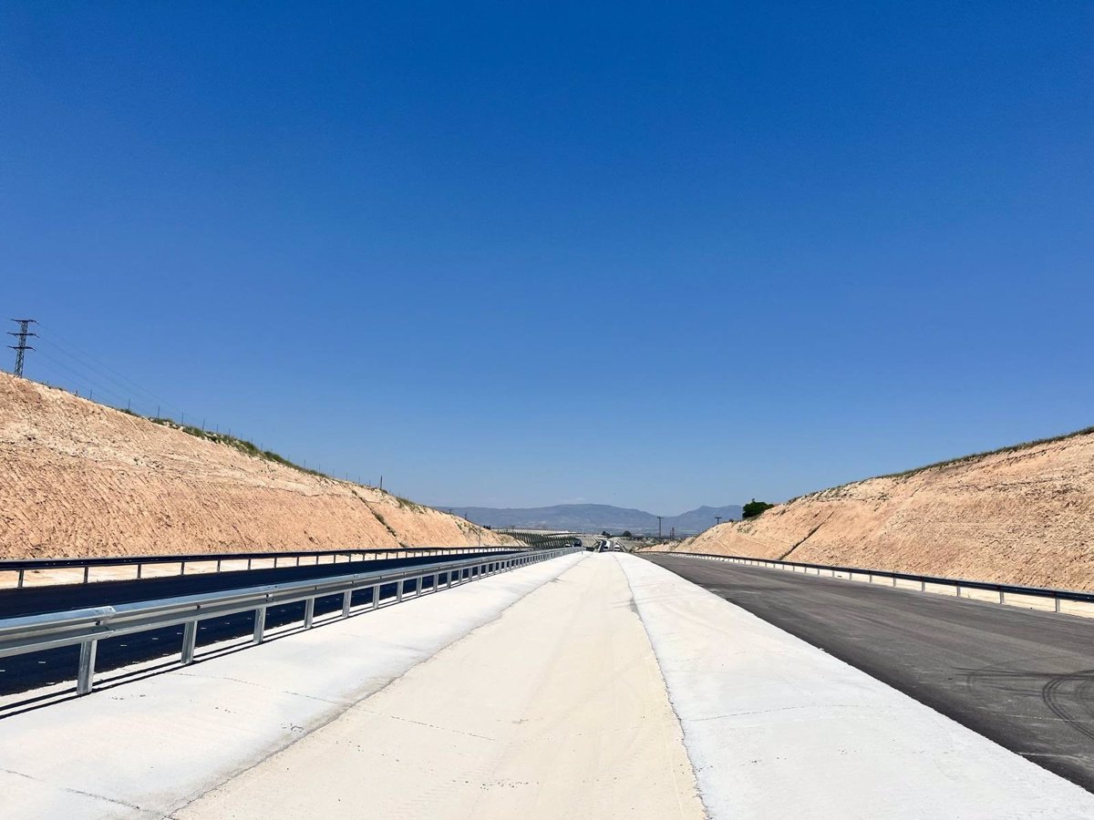Puente anuncia que los primeros 14 kilómetros del Arco Noroeste abrirán en las  próximas semanas 
