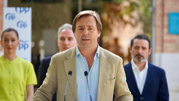 El secretario general del PP de Andalucía, Antonio Repullo, este viernes en declaraciones de Málaga antes de participar en la convención de su partido.