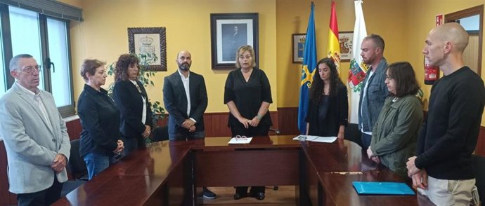 Minuto de silencio tras la declaración institucional.
