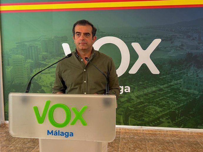 El presidente de Vox Málaga, Antonio Sevilla, en rueda de prensa.