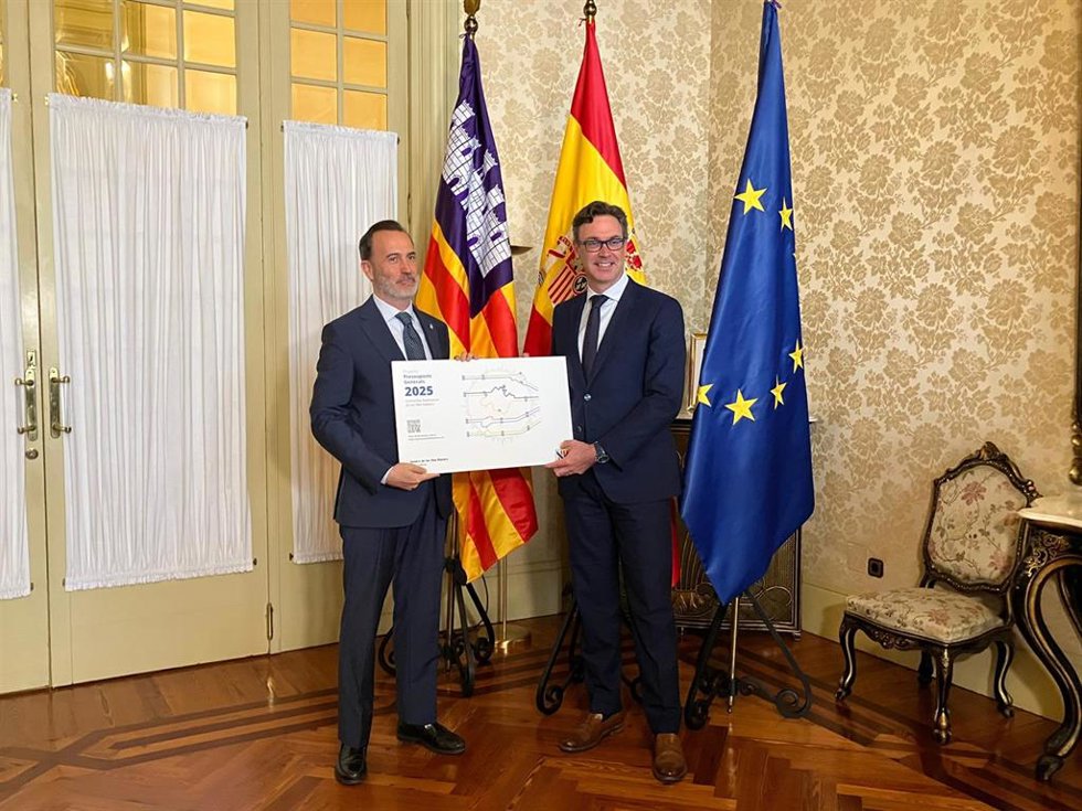 El vicepresidente del Govern, Antoni Costa, y el presidente del Parlament, Gabriel Le Senne.