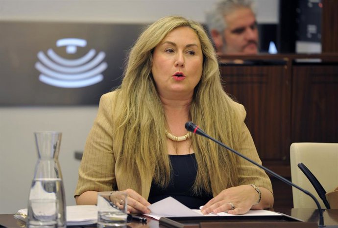 La Defensora de los Usuarios del Sistema Sanitario Público de Extremadura, Eva María Molinero San Antonio, comparece en la Comisión de Salud y Servicios Sociales de la Asamblea