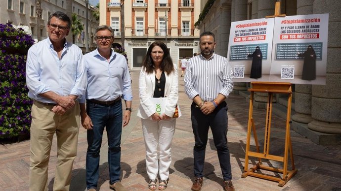 Inicio en Huelva de la campaña 'El futuro de nuestros hijos no se escribe en árabe'.