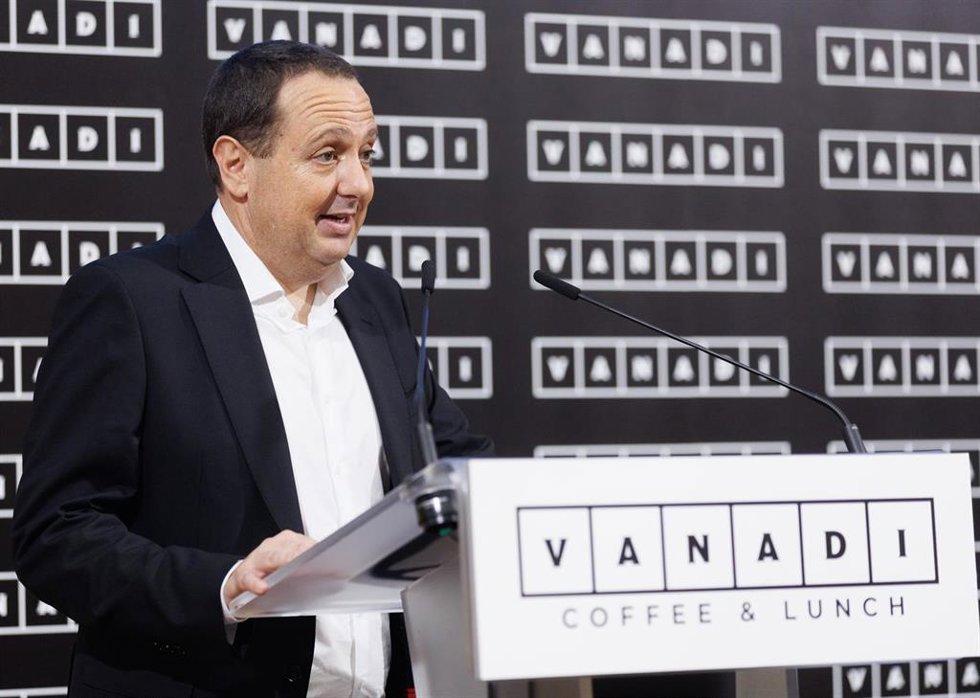 Archivo - El fundador de Vanadi Coffee, Salvador Martí durante el tradicional toque de campana con motivo de su incorporación al mercado de valores BME Growth, en el Palacio de la Bolsa, a 20 de julio de 2023, en Madrid (España). 