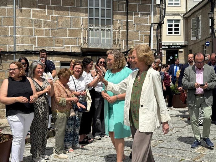 La reina Sofía visita el municipio ourensano de Castro Caldelas (Ourense), a 30 de mayo de 2025.